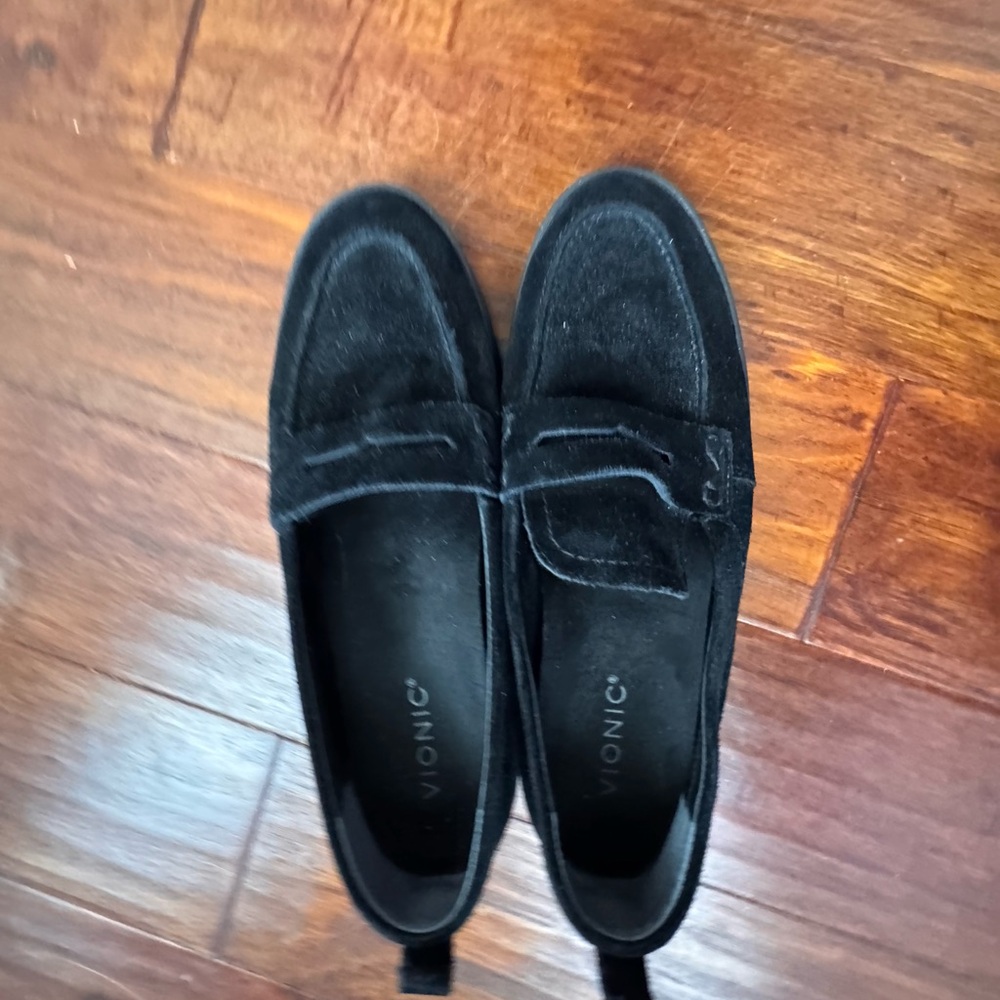 Vionic Uptown black suede loafers